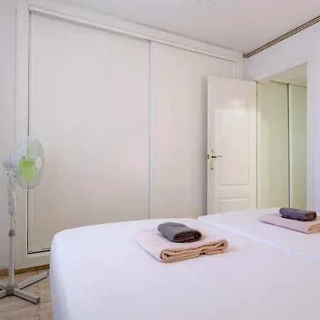 Apartamento Oasis Dakota 아파트 아데제